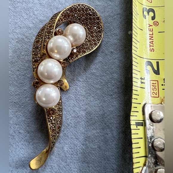 Antique Ornate Goldtone Brooch With Pearls And Small Amber Stones - Picture 1 of 4